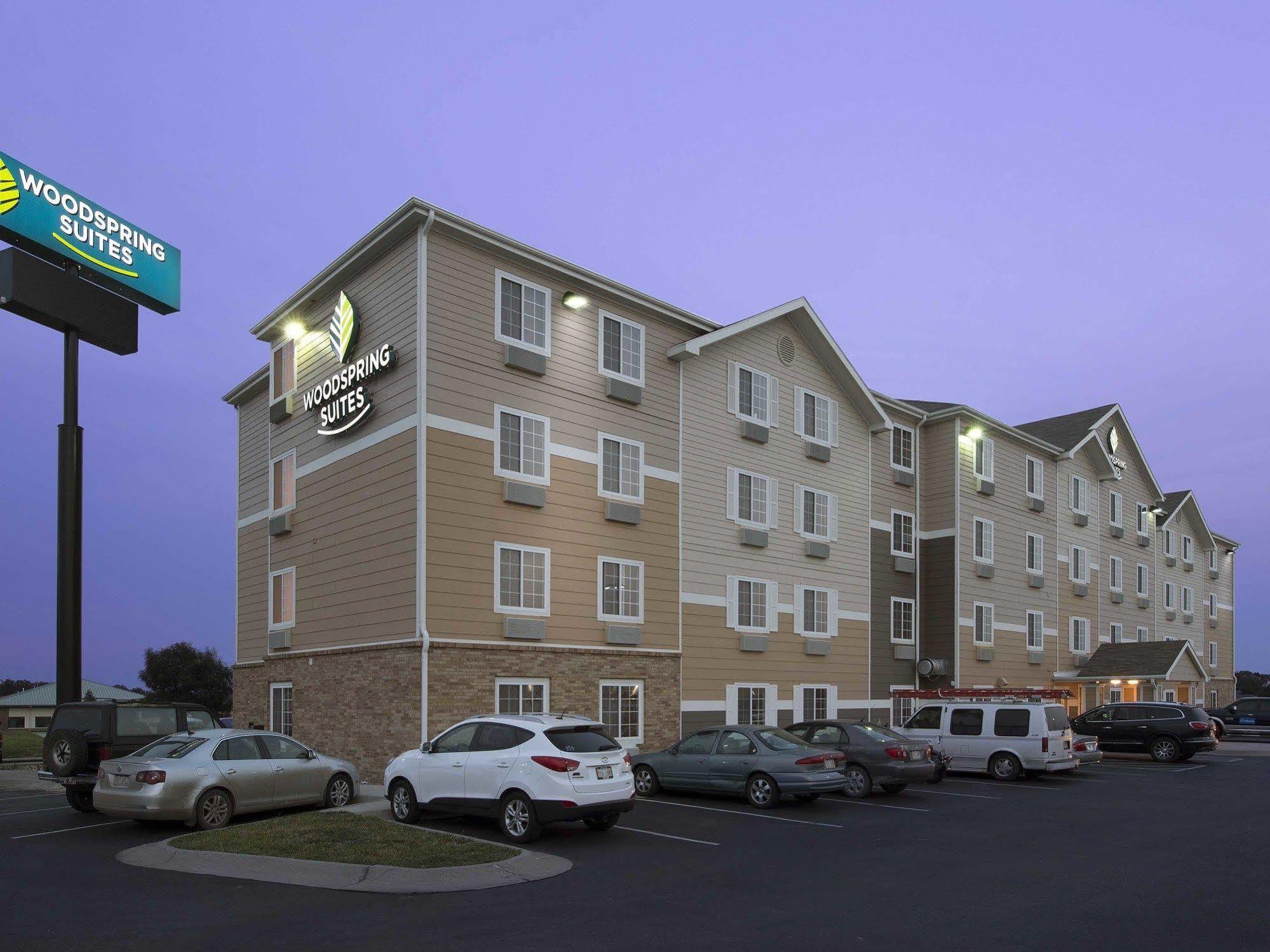 Woodspring Suites Lincoln Northeast I-80 Exterior foto